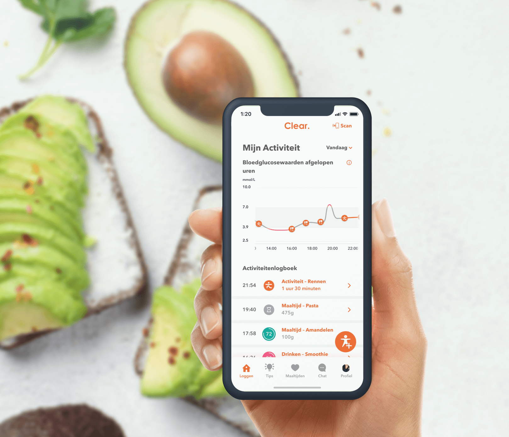 Persoon houdt glucosewaarden in de gaten via mobiele app