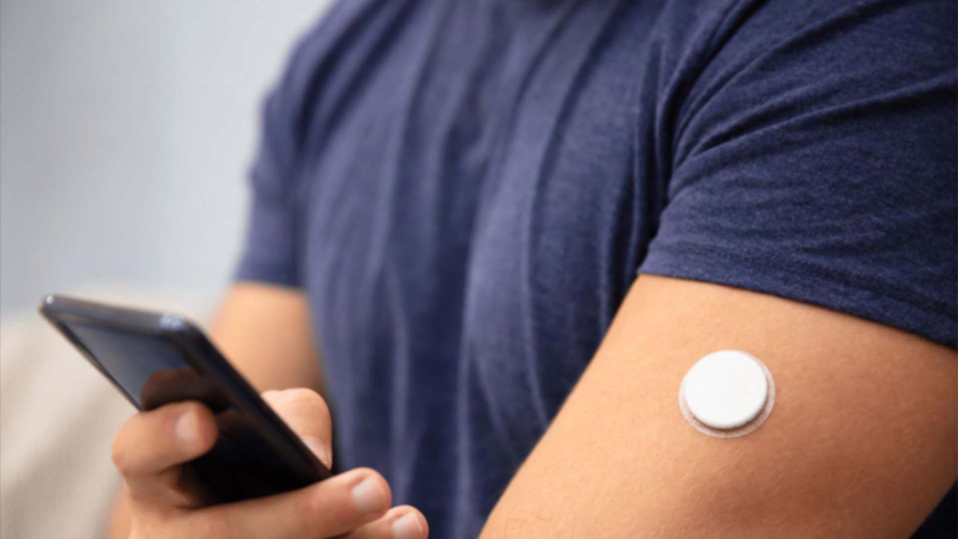 Sensor op je arm om je bloedsuikerwaarden te meten
