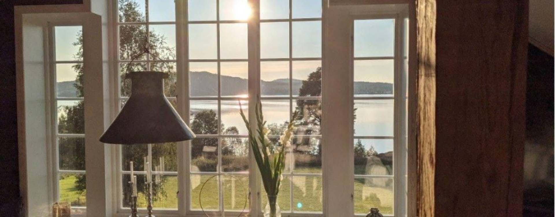 Zweeds landschap vanuit een huis