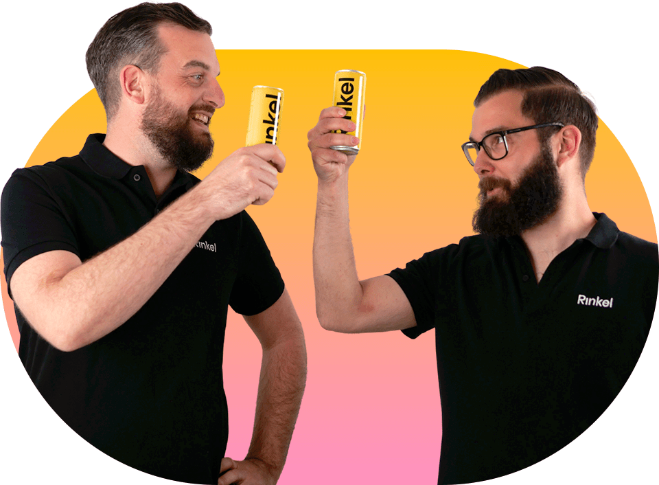 Jeroen & Jesper van Rinkel proosten met een Rinkel biertje
